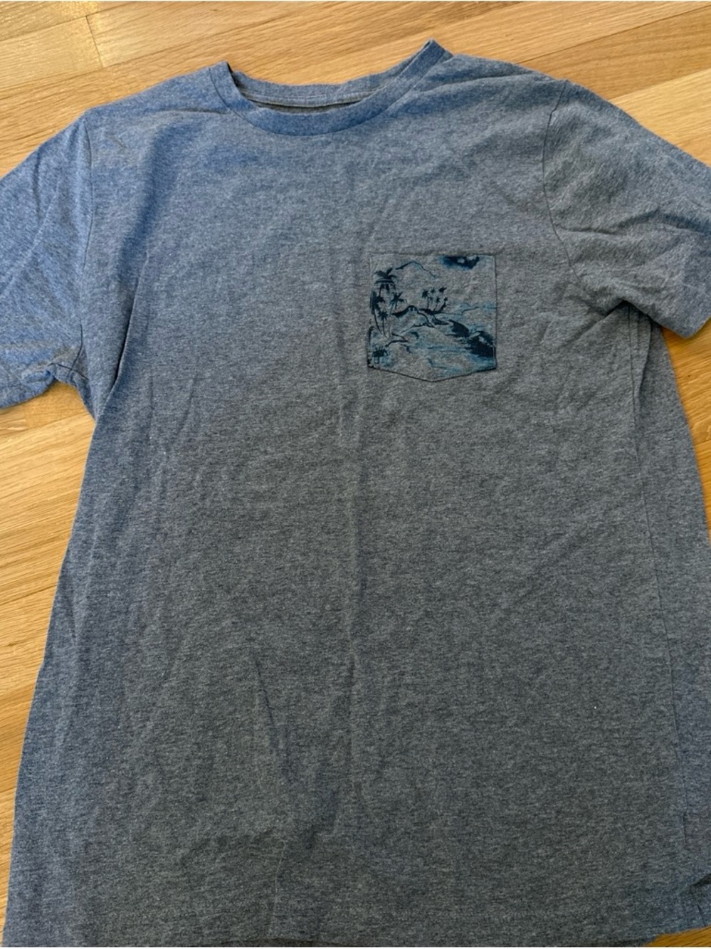Old Navy Heathered Blue Short Sleeve Tee with Pocket Print